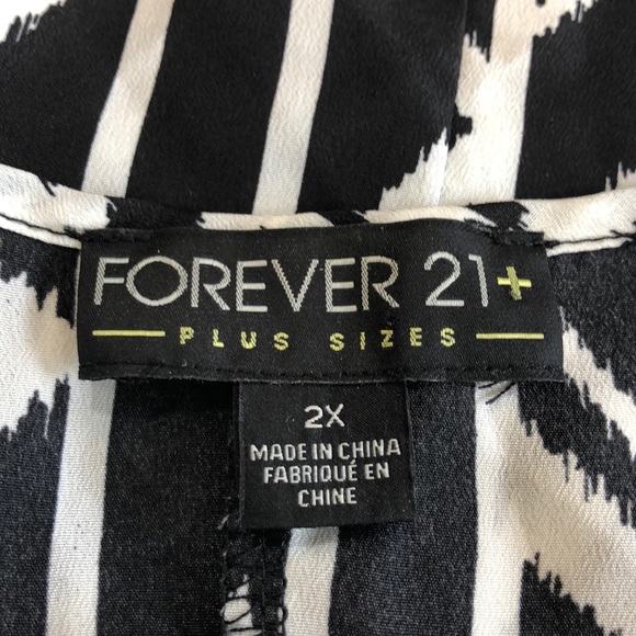 Forever 21+ Black & White Shell - 2X - Picture 4 of 4